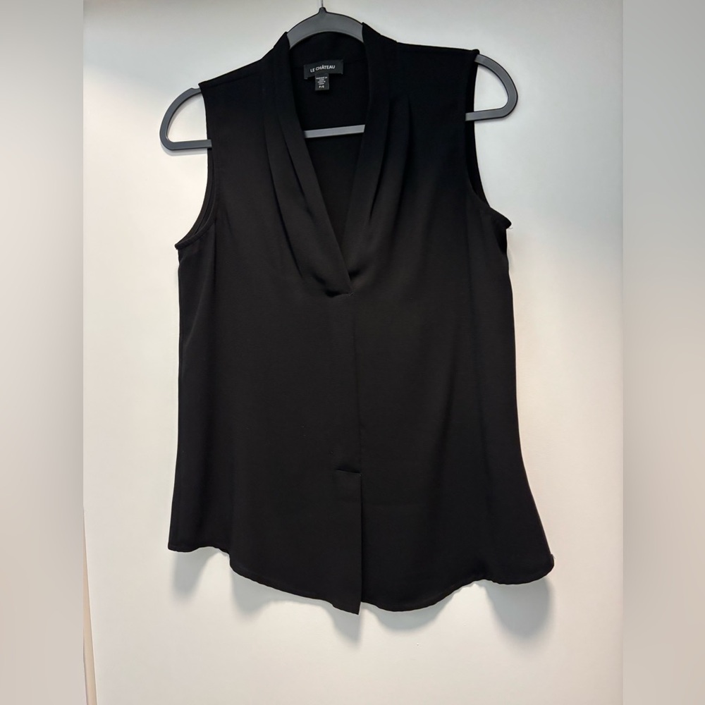 Le Chateau Women's Black Sleeveless Top